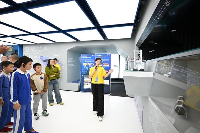 九遊app入口：從“橋上過”到“島上覽” 深中通道“海上會客廳”開啟文旅新境(圖4)