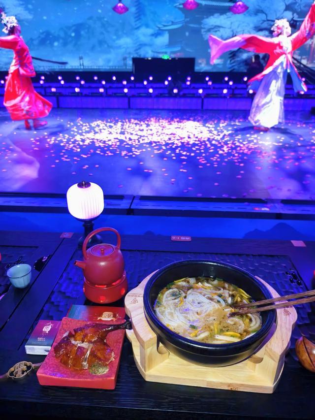 昆明新名片！來“覺宴”吃一頓“有劇情”的過橋米線(圖3)