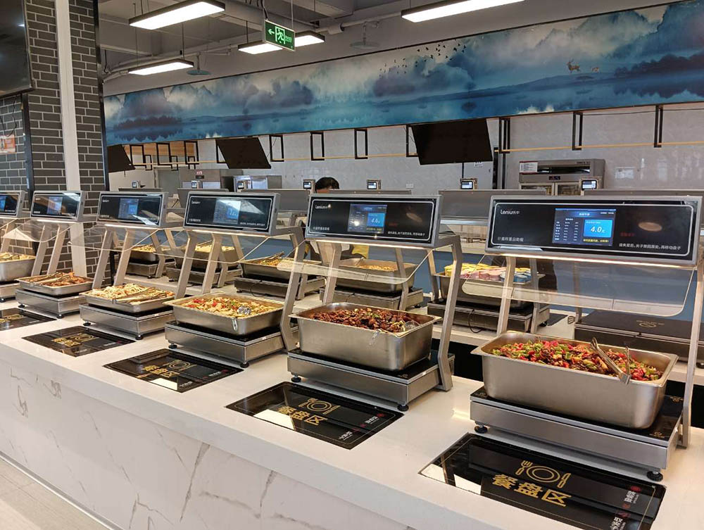 九遊app入口：視頻｜智能廚具+芯片餐盤海澱數智食堂半年減量九成廚餘(圖1)